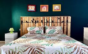 Appartamento stile anni '70 con vista mare/ 70s style apartment on the sea